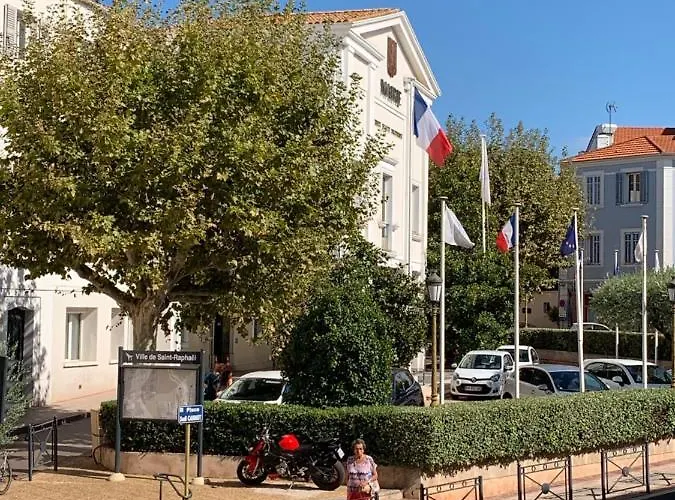 In St Raph Διαμέρισμα *